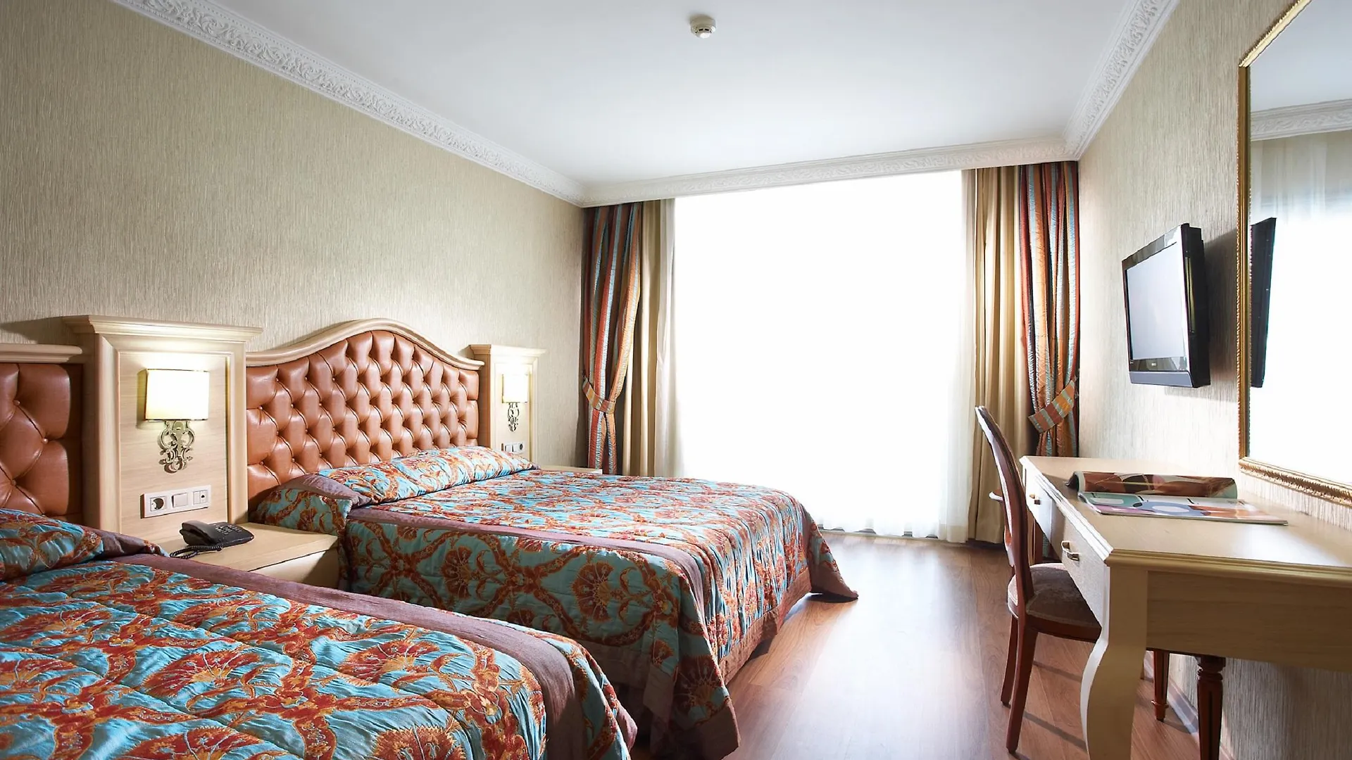 Emre Beach & Emre Hotel Μαρμαρίς 4*,